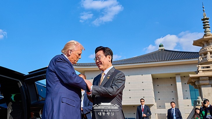 14885183eeca57d9b5e6b5ba1fc4b59b