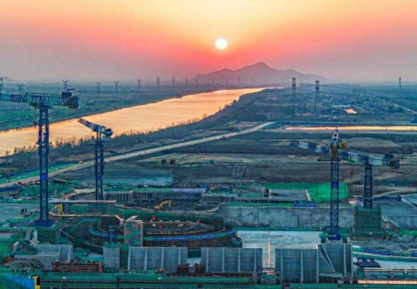 Китай строит первую в мире АЭС с реакторами III и IV поколений