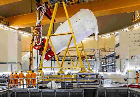 Демонтаж АЭС в Германии: гигантский парогенератор извлечен из реактора