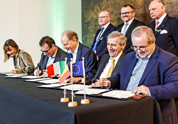 51f058bcffd9038f8c81f6070f2f4951