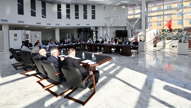 884f076a3df3b7c811316ead74e38bad